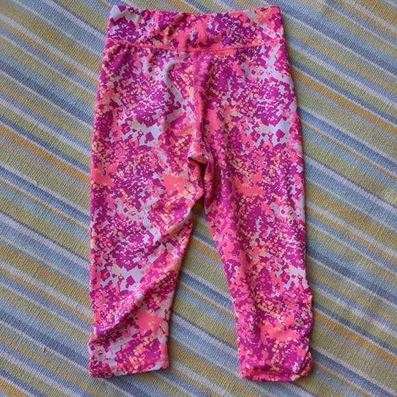 ⭐ Old Navy active pink print cropped pants large - Picture 4 of 8